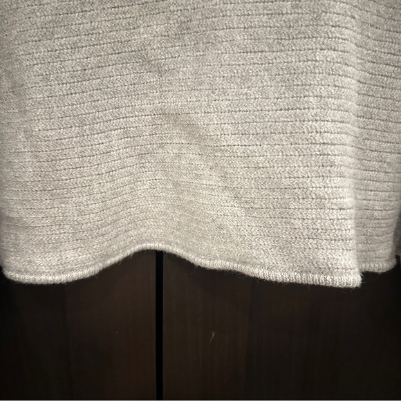 Aritzia Wilfred Free Naomi Cropped Wool Turtleneck Gray Sweater Size Medium - Picture 5 of 11